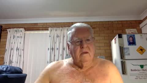 Snapshot of knights2001 chatting on 03.12.26 Aussiedude online show from 03.12.26