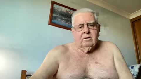 Snapshot of knights2001 chatting on 06.22.26 Aussiedude online show from 06.22.26