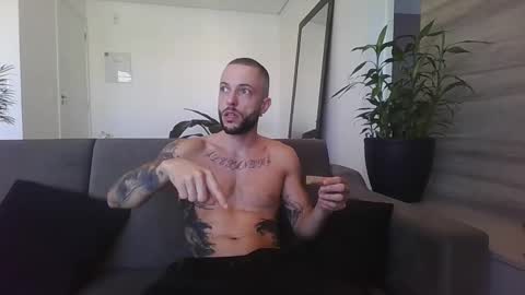 Snapshot of kobegotmeat chatting on 10.23.25 KOBE online show from 10.23.25