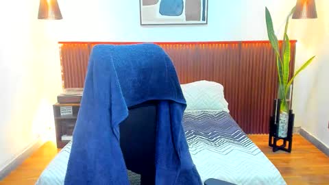 Snapshot of kora_shadow chatting on 12.04.25 Kora Shadow online show from 12.04.25