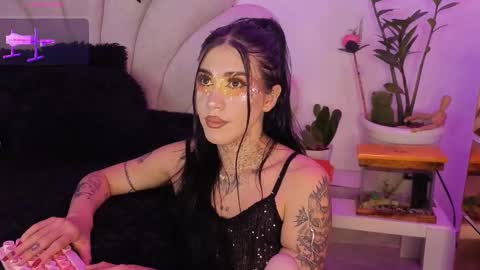 Snapshot of korolovaa chatting on 10.10.25 korolova online show from 10.10.25