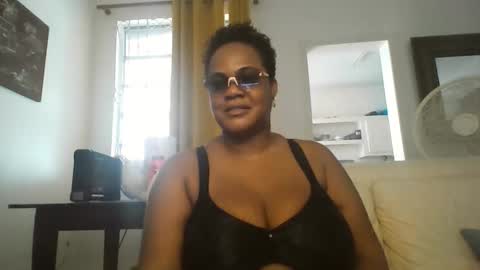 Snapshot of kreamy_cherry chatting on 10.04.25 KreamyCherry online show from 10.04.25