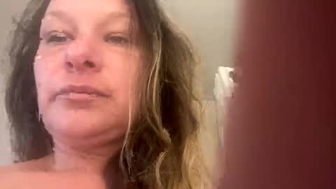 Snapshot of krisnona chatting on 01.28.25 krisnona online show from 01.28.25