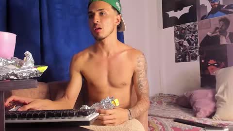 Snapshot of kriss_edwards chatting on 09.27.25 Kriss online show from 09.27.25