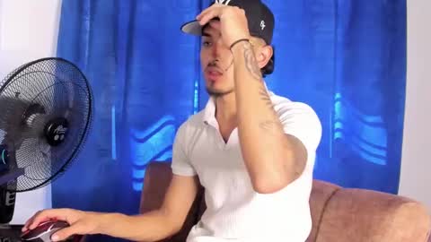 Snapshot of kriss_edwards chatting on 09.28.25 Kriss online show from 09.28.25