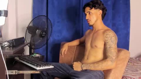 Snapshot of kriss_edwards chatting on 10.05.25 Kriss online show from 10.05.25