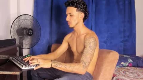 Snapshot of kriss_edwards chatting on 10.07.25 Kriss online show from 10.07.25