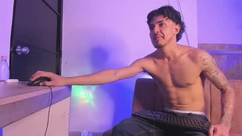 Snapshot of kriss_edwards chatting on 10.12.25 Kriss online show from 10.12.25