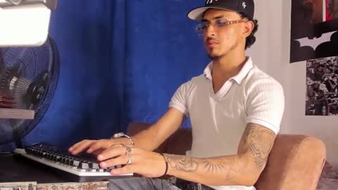 Snapshot of kriss_edwards chatting on 10.14.25 Kriss online show from 10.14.25