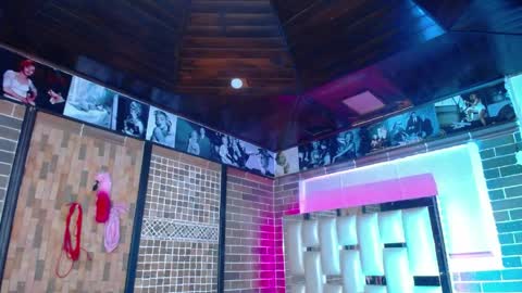 kriss_sweetboobs online show from 04.02.26