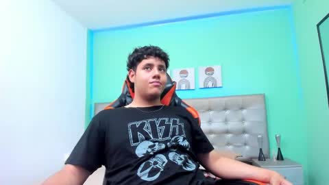 Snapshot of krist_palma chatting on 02.15.25 krist_palma online show from 02.15.25