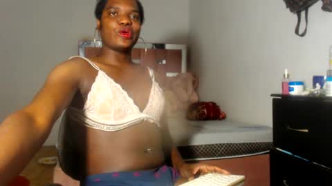 Snapshot of kristal_cox2 chatting on 06.15.26 kristal_cox2 online show from 06.15.26