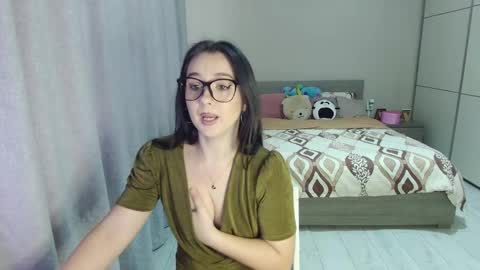 Snapshot of kristall_xxx chatting on 02.14.25 twitter    Annemarye 23 online show from 02.14.25