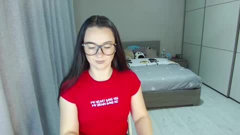 Snapshot of kristall_xxx chatting on 03.05.25 twitter    Annemarye 23 online show from 03.05.25