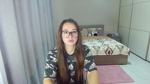 Snapshot of kristall_xxx chatting on 09.11.25 twitter    Annemarye 23 online show from 09.11.25