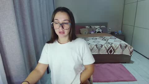 Snapshot of kristall_xxx chatting on 09.15.25 twitter    Annemarye 23 online show from 09.15.25
