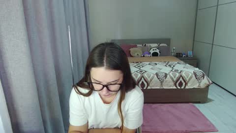 Snapshot of kristall_xxx chatting on 09.16.25 twitter    Annemarye 23 online show from 09.16.25