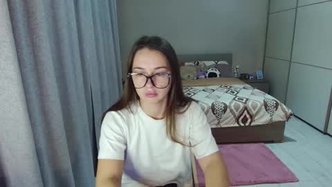 Snapshot of kristall_xxx chatting on 09.17.25 twitter    Annemarye 23 online show from 09.17.25