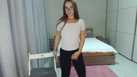 Snapshot of kristall_xxx chatting on 10.02.25 twitter    Annemarye 23 online show from 10.02.25