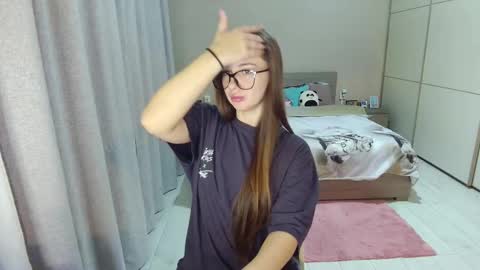 Snapshot of kristall_xxx chatting on 10.15.25 twitter    Annemarye 23 online show from 10.15.25