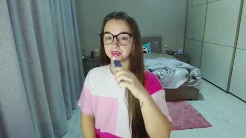 Snapshot of kristall_xxx chatting on 10.18.25 twitter    Annemarye 23 online show from 10.18.25