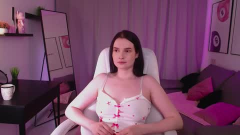 Snapshot of kristen_belll chatting on 03.30.26 Sophia online show from 03.30.26