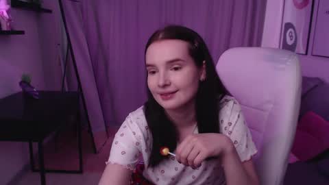 Snapshot of kristen_belll chatting on 04.19.26 Sophia online show from 04.19.26