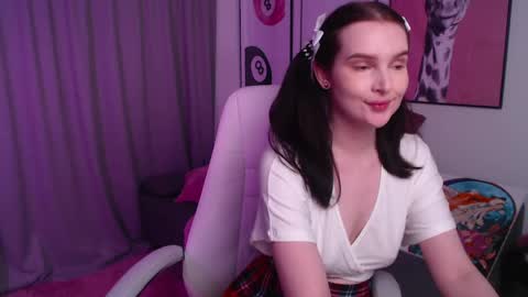 Snapshot of kristen_belll chatting on 05.10.26 Sophia online show from 05.10.26