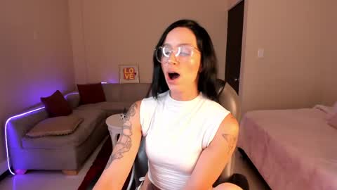 Snapshot of kristen_garner chatting on 05.21.26 Sophia online show from 05.21.26