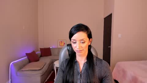 Snapshot of kristen_garner chatting on 05.25.26 Sophia online show from 05.25.26