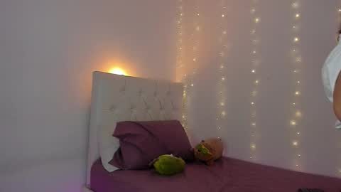 Snapshot of kristen_hanks06 chatting on 02.06.26 Kris online show from 02.06.26