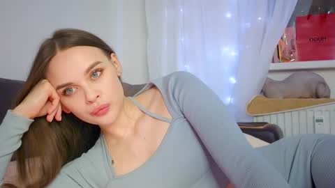 Snapshot of kristen_sayles chatting on 02.11.25 Kris online show from 02.11.25