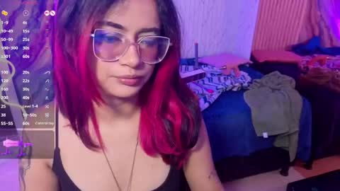 Snapshot of kristen_tay chatting on 05.18.26 kristen_tay online show from 05.18.26