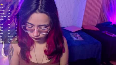Snapshot of kristen_tay chatting on 05.19.26 kristen_tay online show from 05.19.26