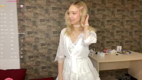 Snapshot of kristiancommes chatting on 05.24.26 Alisa online show from 05.24.26