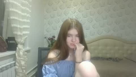 Snapshot of kristiancommes chatting on 07.20.26 Alisa online show from 07.20.26