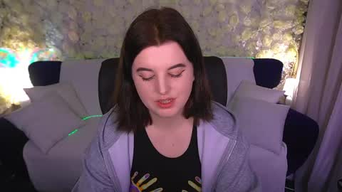 Snapshot of kristifoxy chatting on 05.29.26 kristifoxy online show from 05.29.26