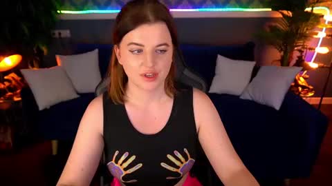 Snapshot of kristifoxy chatting on 06.26.26 kristifoxy online show from 06.26.26