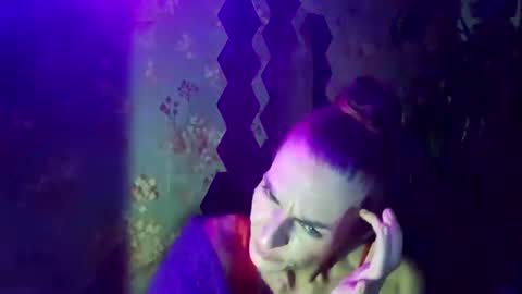 Snapshot of kristinagold44 chatting on 02.14.25 Kristina online show from 02.14.25