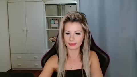 KristineAmore online show from 11.25.25