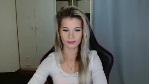 KristineAmore online show from 12.19.25