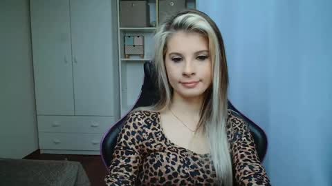 Snapshot of kristineamore chatting on 05.19.26 KristineAmore online show from 05.19.26