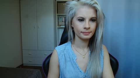 Snapshot of kristineamore chatting on 05.22.26 KristineAmore online show from 05.22.26