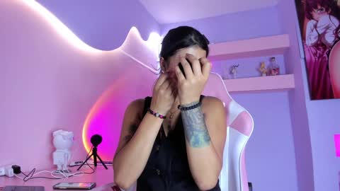 Snapshot of kristinwall chatting on 01.16.25 KristinWall online show from 01.16.25