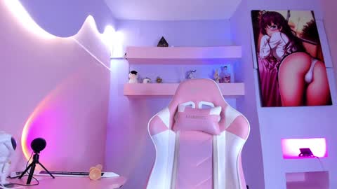 Snapshot of kristinwall chatting on 01.17.25 KristinWall online show from 01.17.25