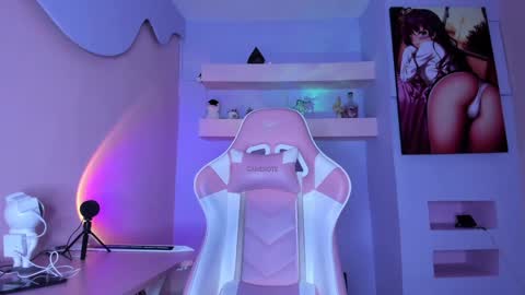 Snapshot of kristinwall chatting on 01.18.25 KristinWall online show from 01.18.25