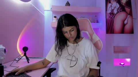 Snapshot of kristinwall chatting on 01.30.25 KristinWall online show from 01.30.25