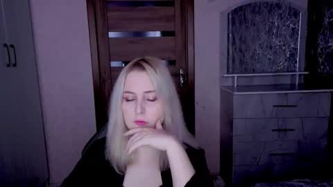 Snapshot of kristy_fran chatting on 04.12.26 Kristy online show from 04.12.26