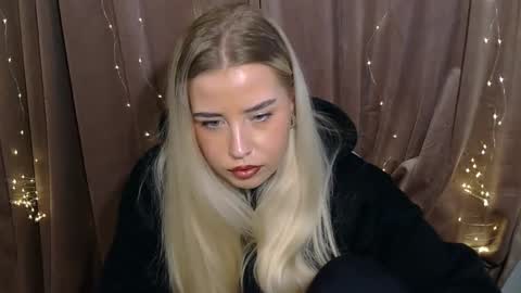 Snapshot of kristyflowers chatting on 12.12.24 KristyFlowers online show from 12.12.24