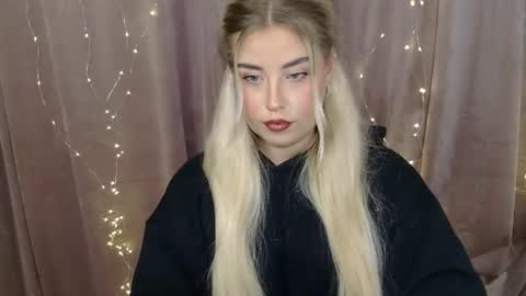 Snapshot of kristyflowers chatting on 12.15.24 KristyFlowers online show from 12.15.24